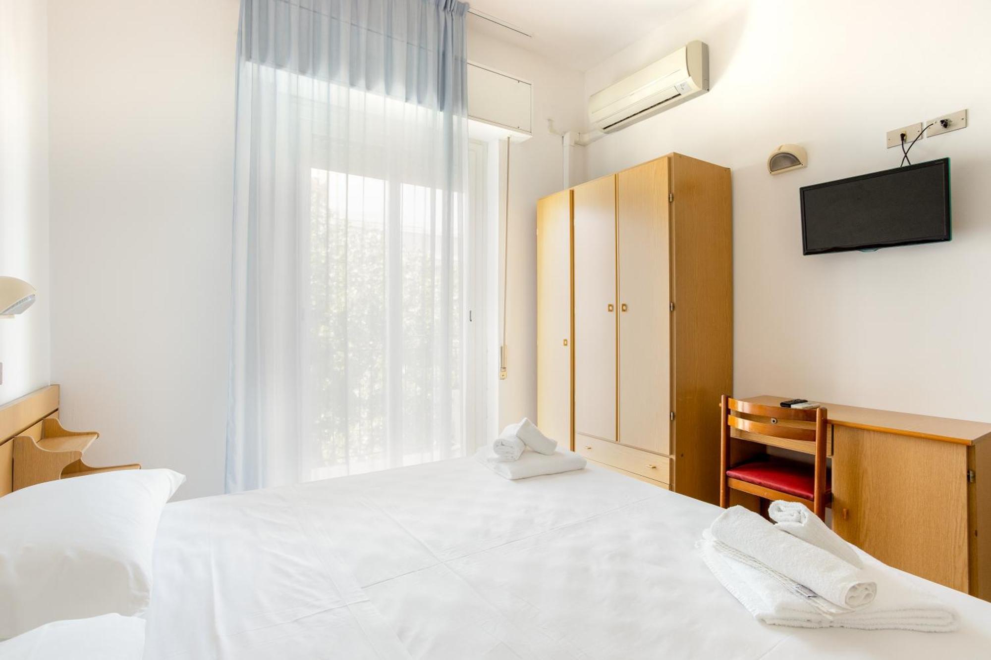Hotel Katina Ріміні Екстер'єр фото