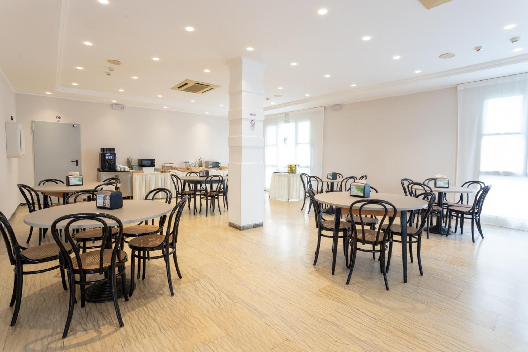 Hotel Katina Ріміні Екстер'єр фото