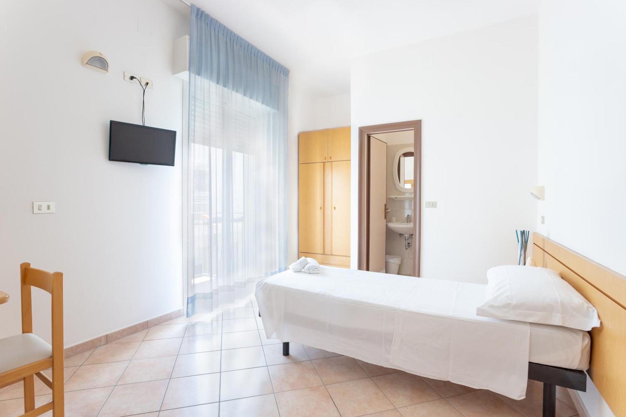 Hotel Katina Ріміні Екстер'єр фото