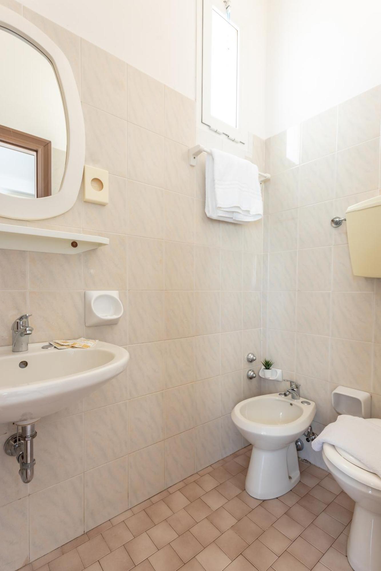 Hotel Katina Ріміні Екстер'єр фото