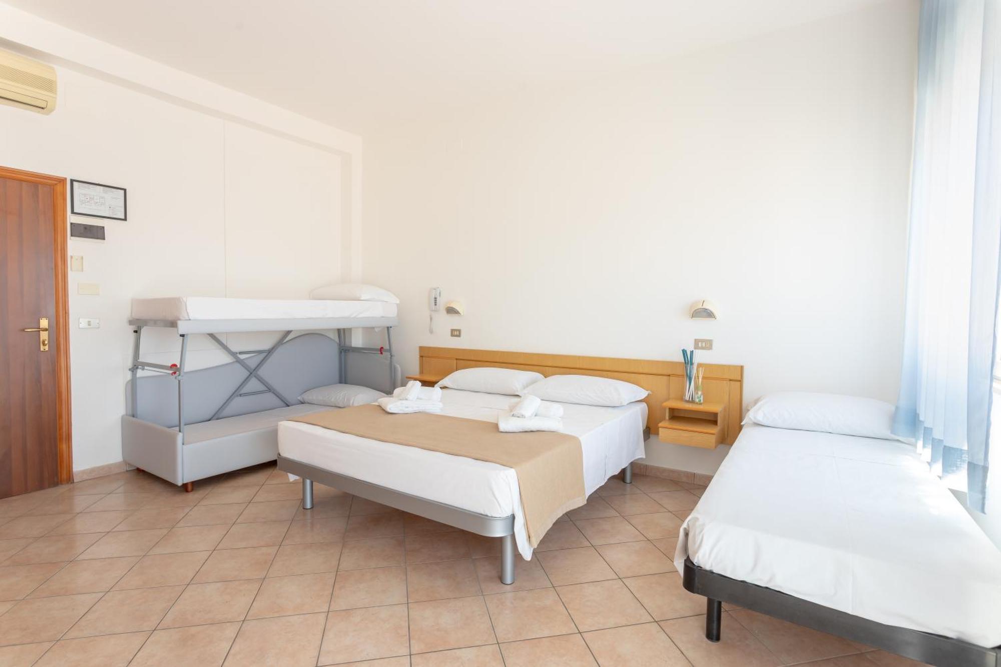 Hotel Katina Ріміні Екстер'єр фото