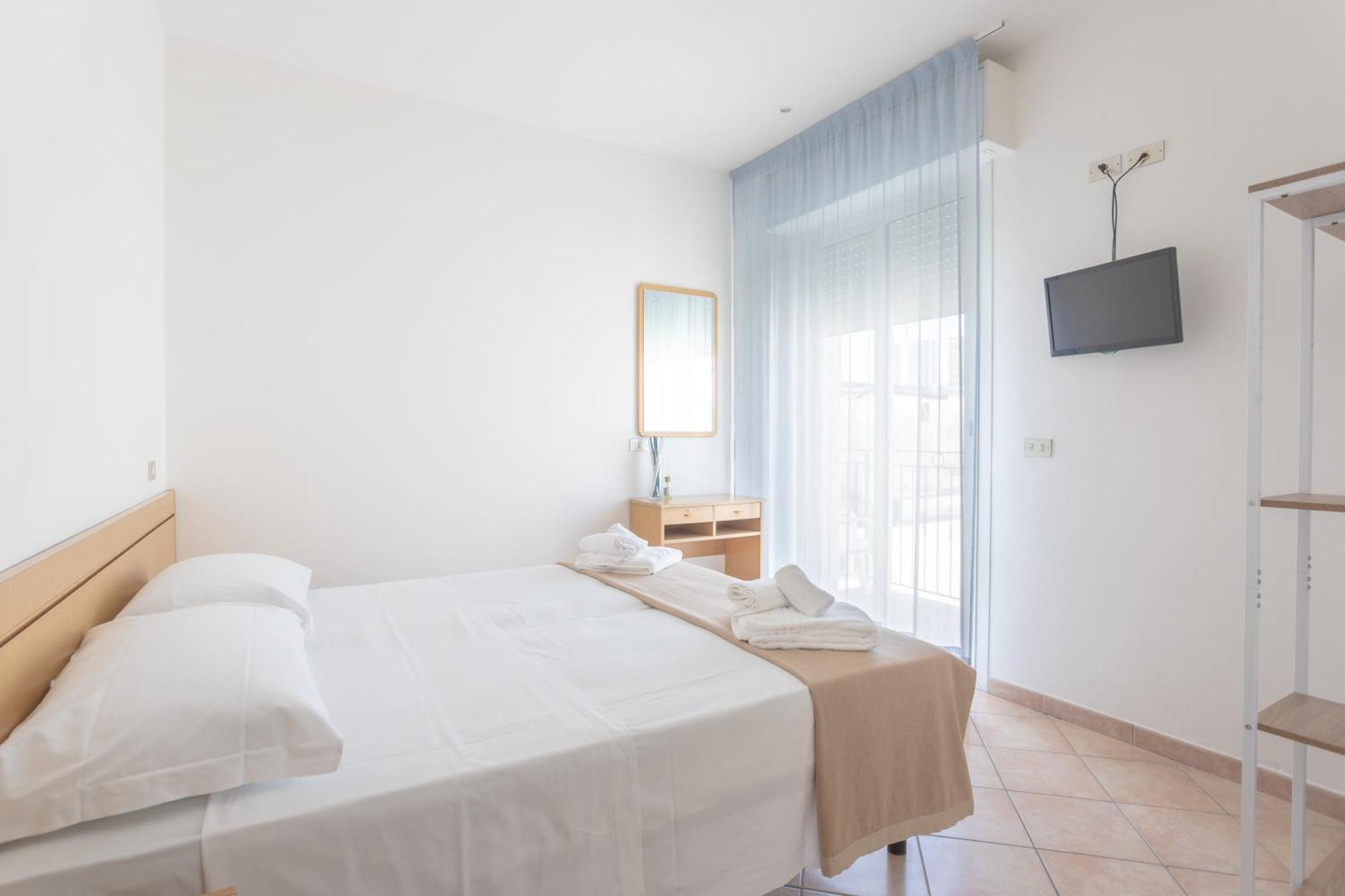 Hotel Katina Ріміні Екстер'єр фото
