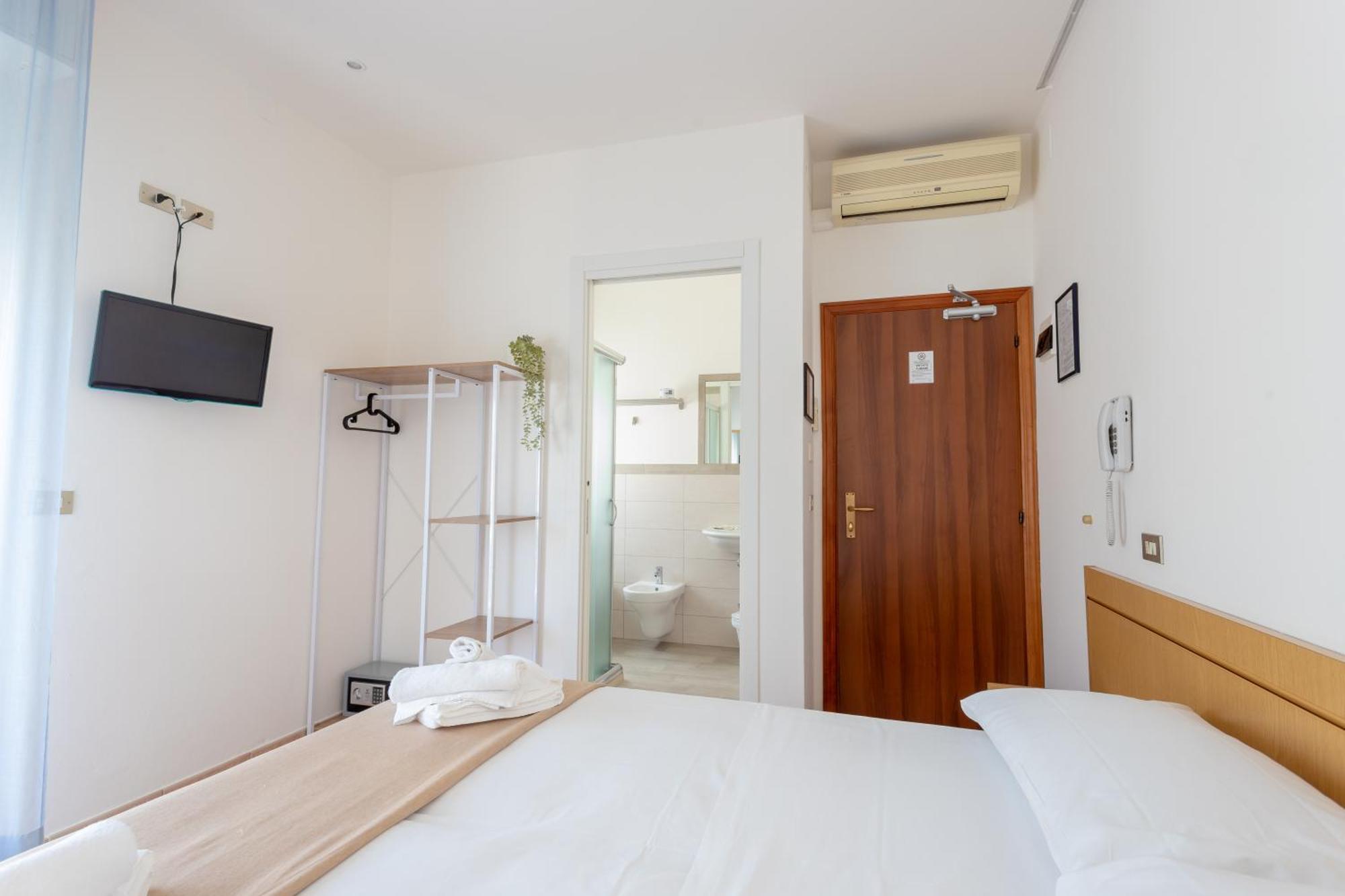 Hotel Katina Ріміні Екстер'єр фото