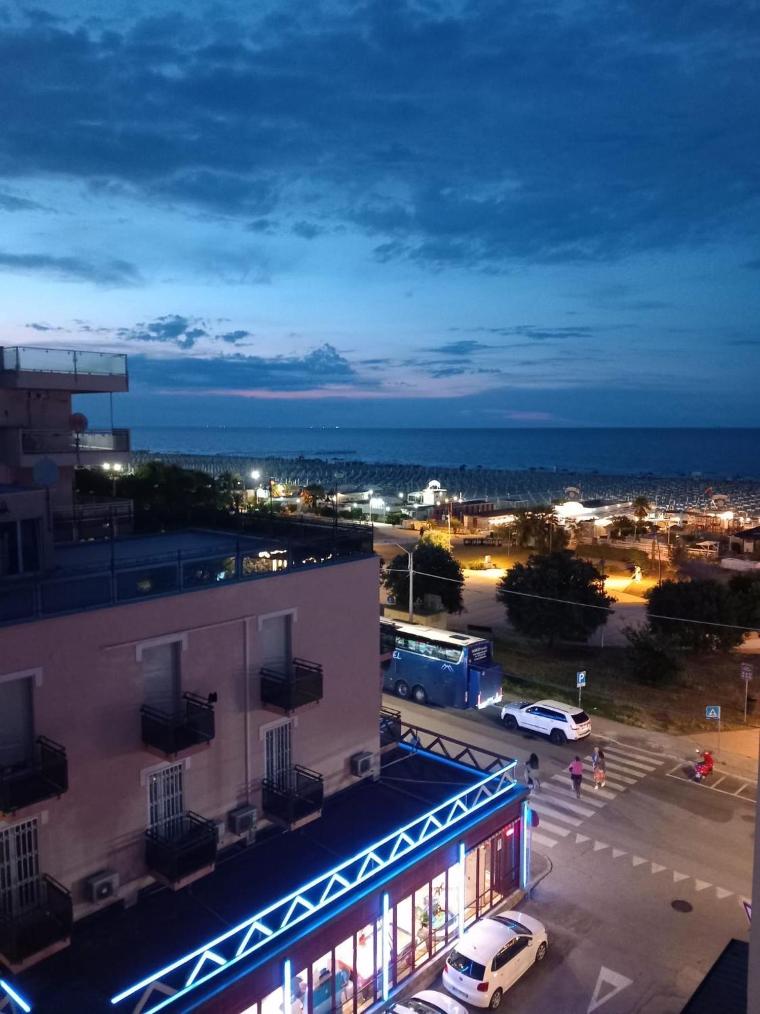 Hotel Katina Ріміні Екстер'єр фото